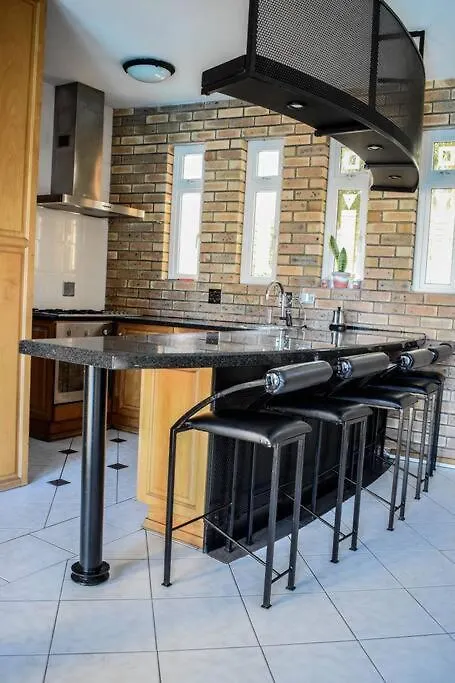Palm Valley Inn - Port Elizabeth Villa