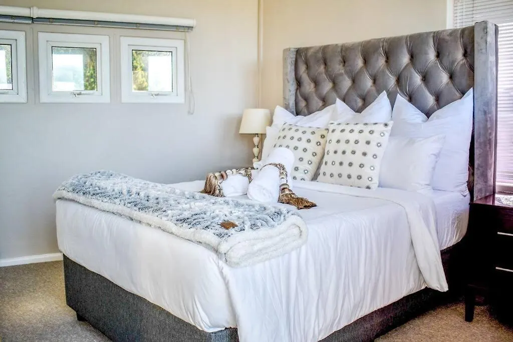 Palm Valley Inn - Port Elizabeth Villa